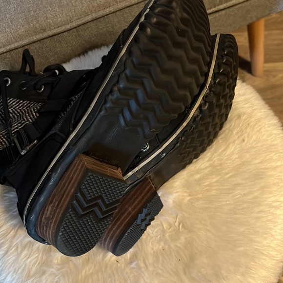 Sorel boots - Picture 7 of 7